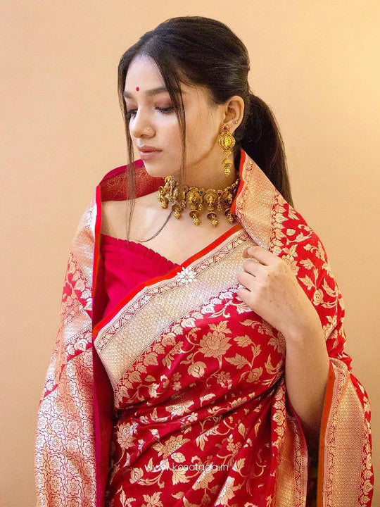 Red & Gold-Toned Woven Design Zari Banarasi Saree